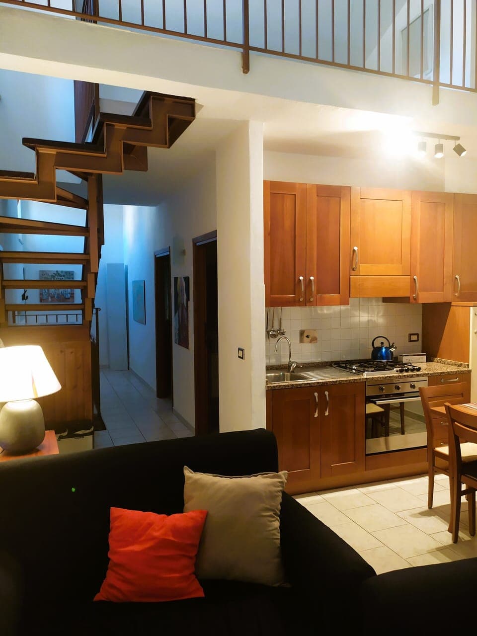 House, 2 Bedrooms, Fireplace, City View | Living area | Books