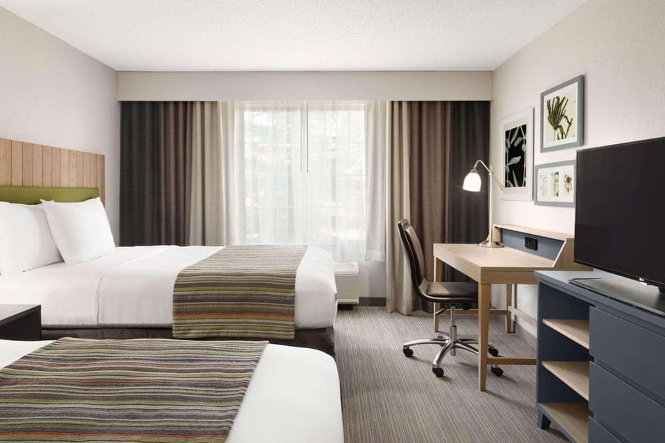 Desk, blackout drapes, iron/ironing board, free WiFi
