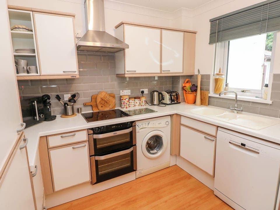 Cottage | Private kitchen | Fridge, dishwasher, electric kettle, toaster