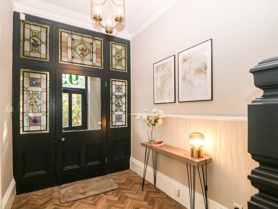 6 bedrooms, individually decorated, individually furnished, free WiFi