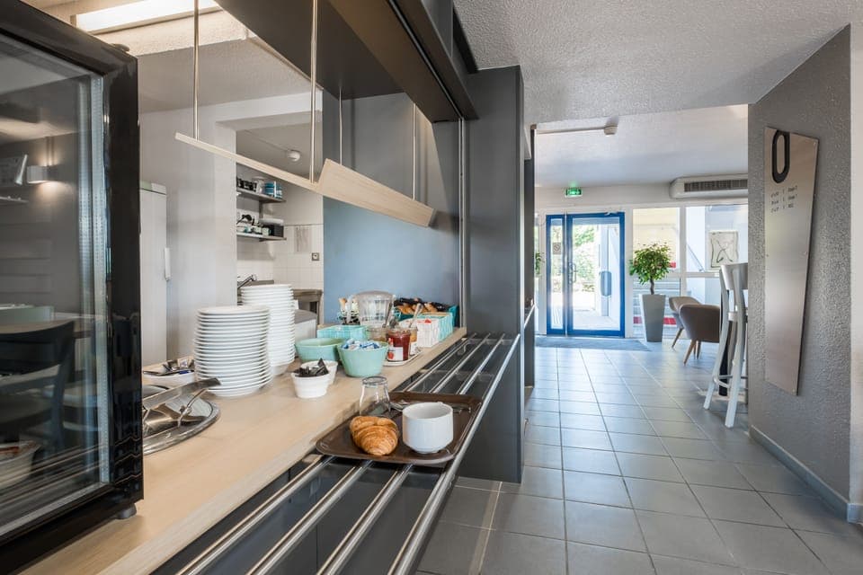 Daily buffet breakfast for a fee