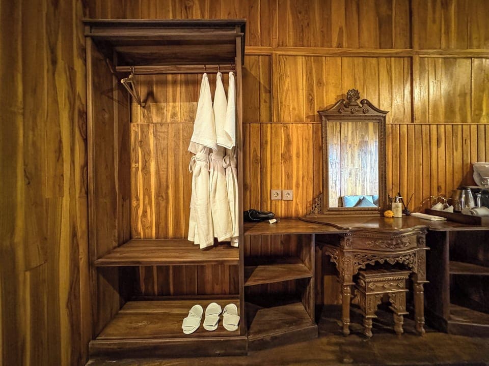 Studio, 2 Twin Beds, Mountain View | In-room safe, desk, blackout drapes, free WiFi