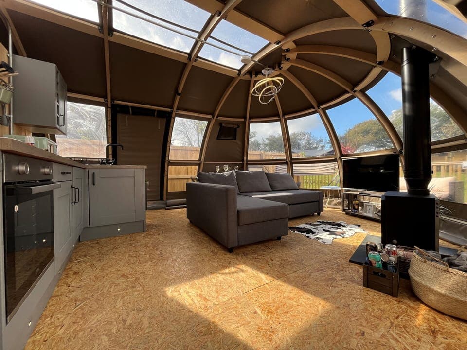 Luxury Tent, Hot Tub ((Max 2 Adults, 2 Child)) | Lounge