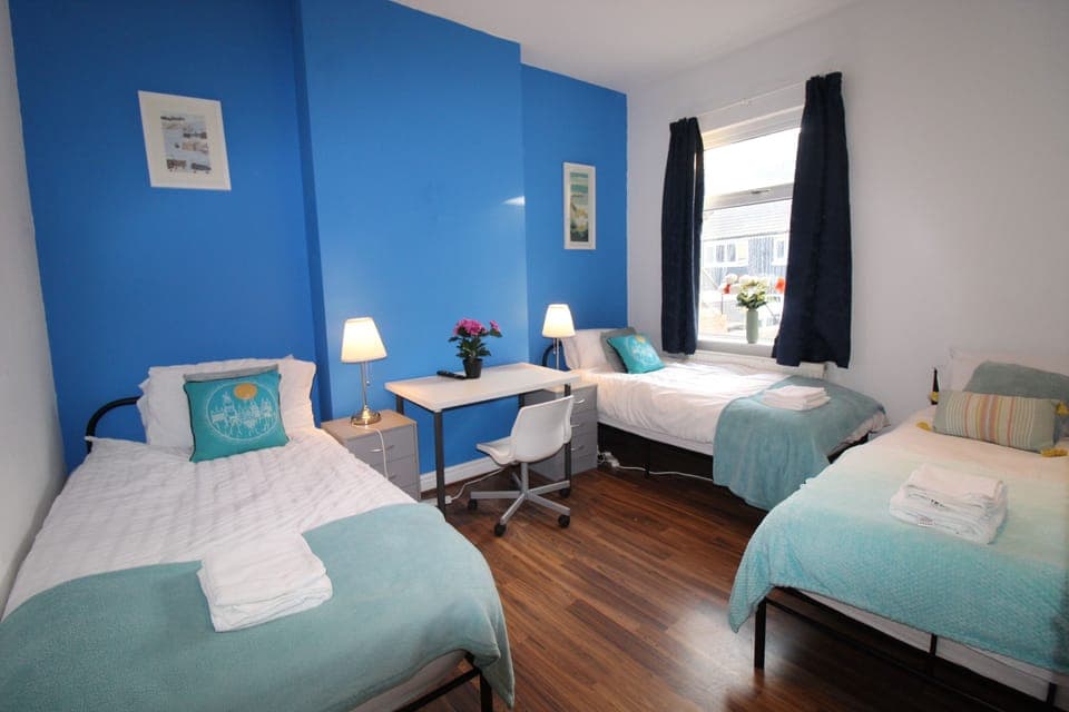 House | 4 bedrooms, blackout drapes, iron/ironing board, free WiFi