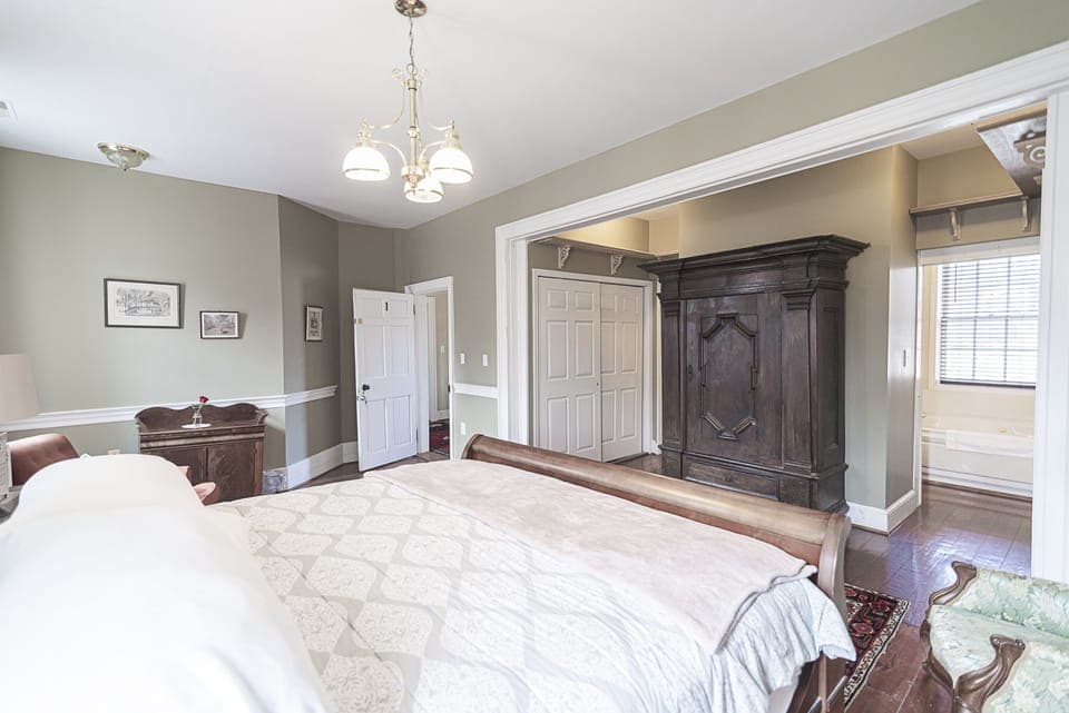 Suite 1 | Premium bedding, memory foam beds, individually furnished, free WiFi
