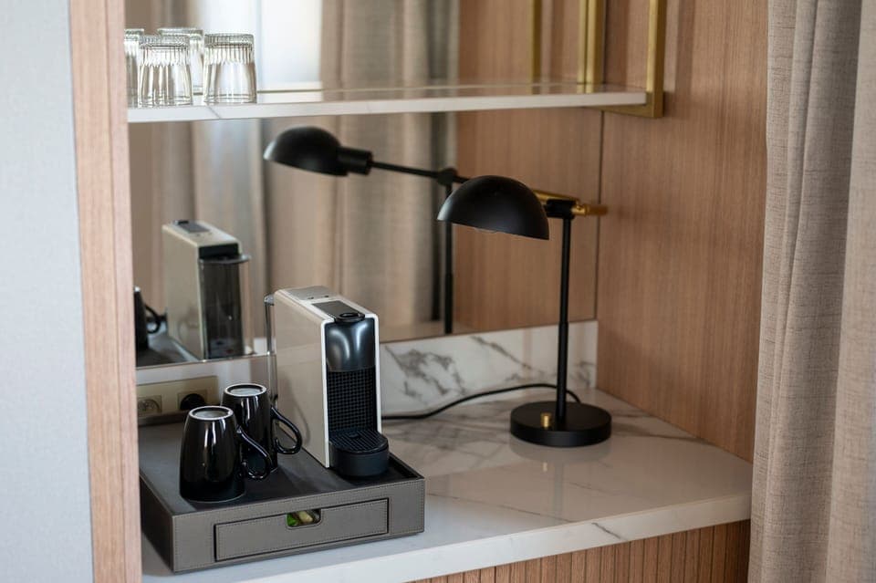 Premium bedding, in-room safe, desk, blackout drapes