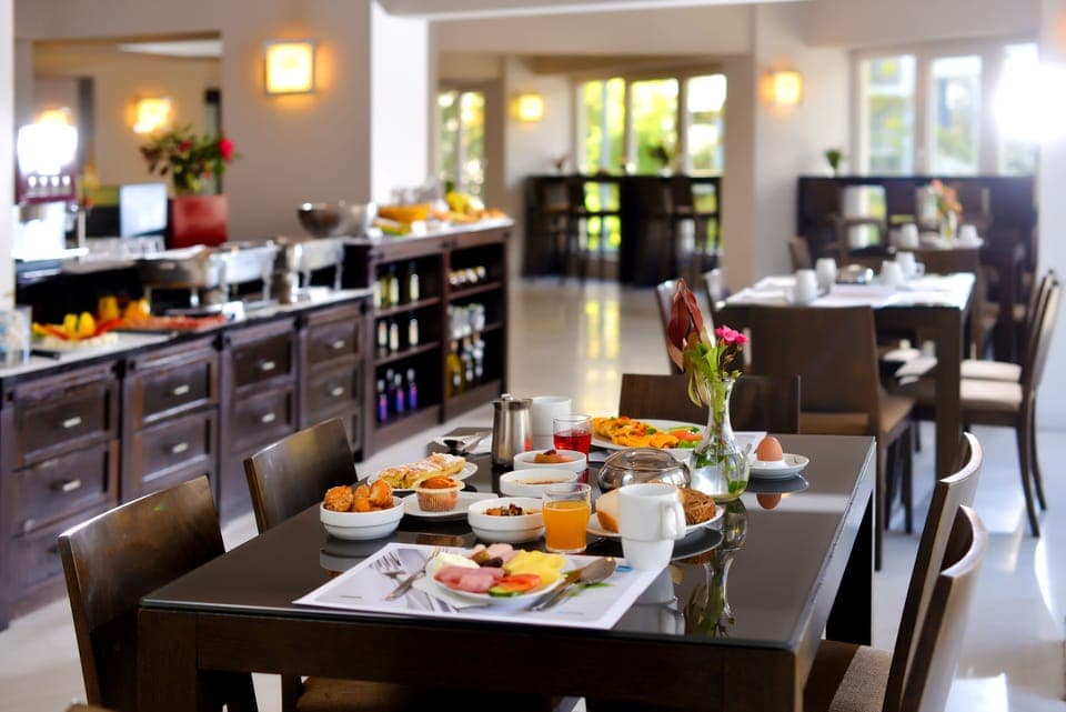 Daily buffet breakfast for a fee