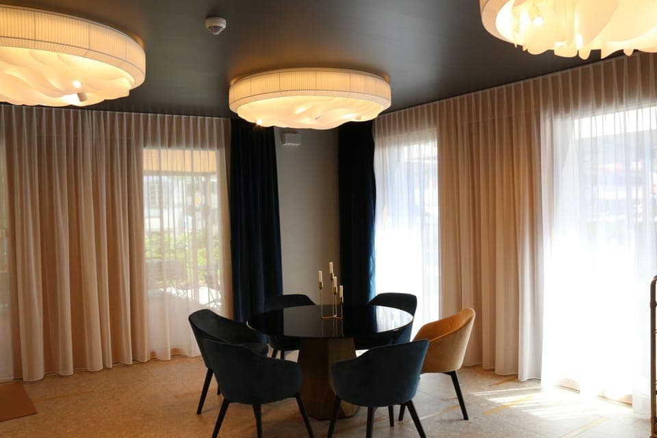 Lunch and dinner served