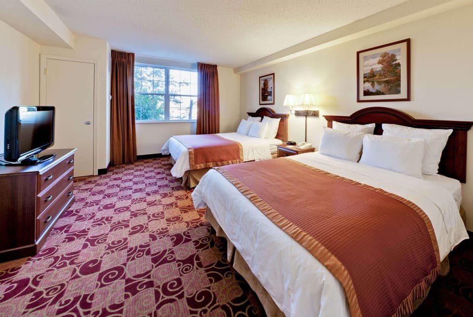 1 bedroom, premium bedding, pillowtop beds, in-room safe