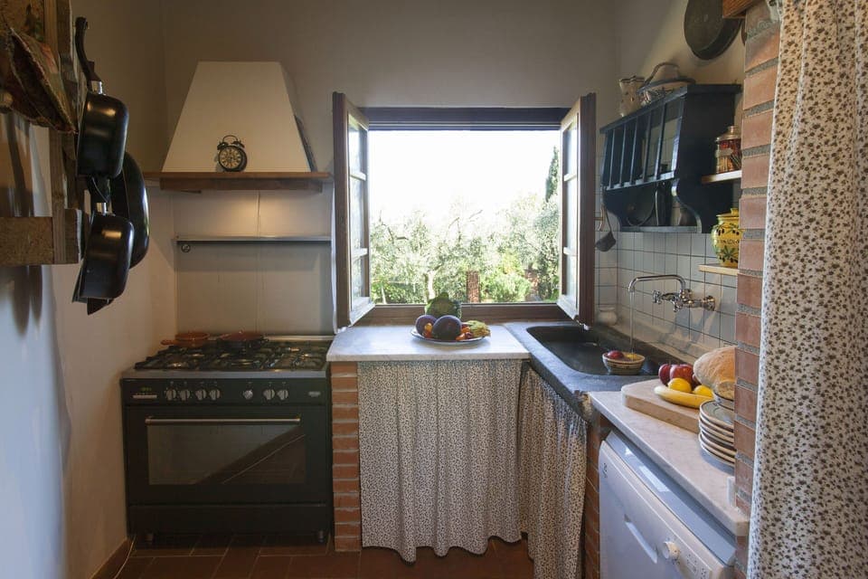 Classic Villa | Private kitchen | Full-size fridge, microwave, oven, stovetop