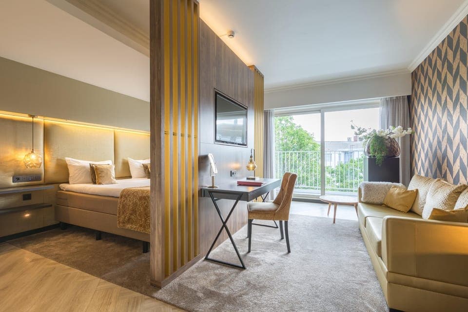 Premium bedding, minibar, in-room safe, desk