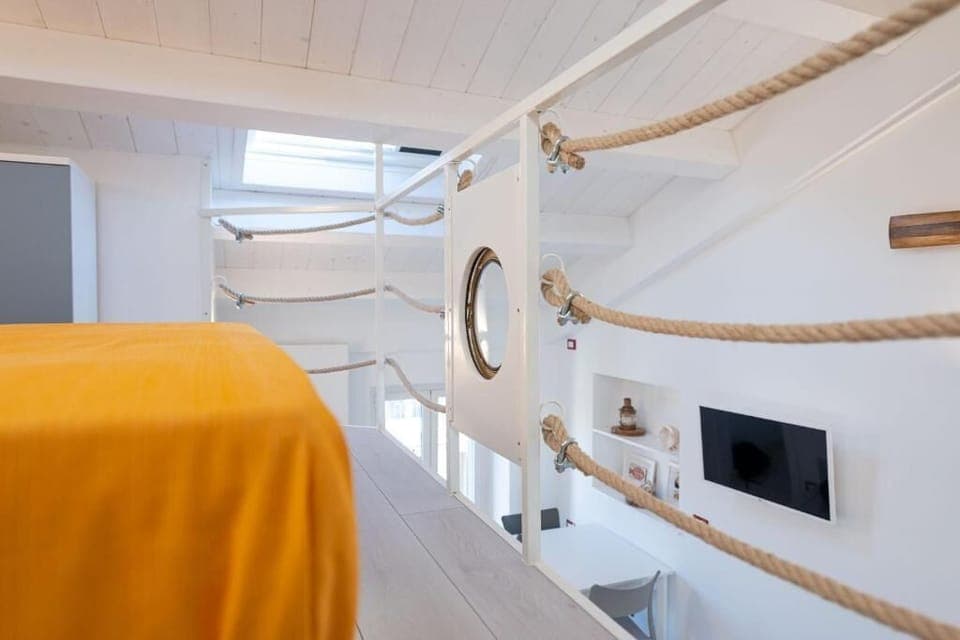 Premium bedding, down comforters, in-room safe, individually decorated