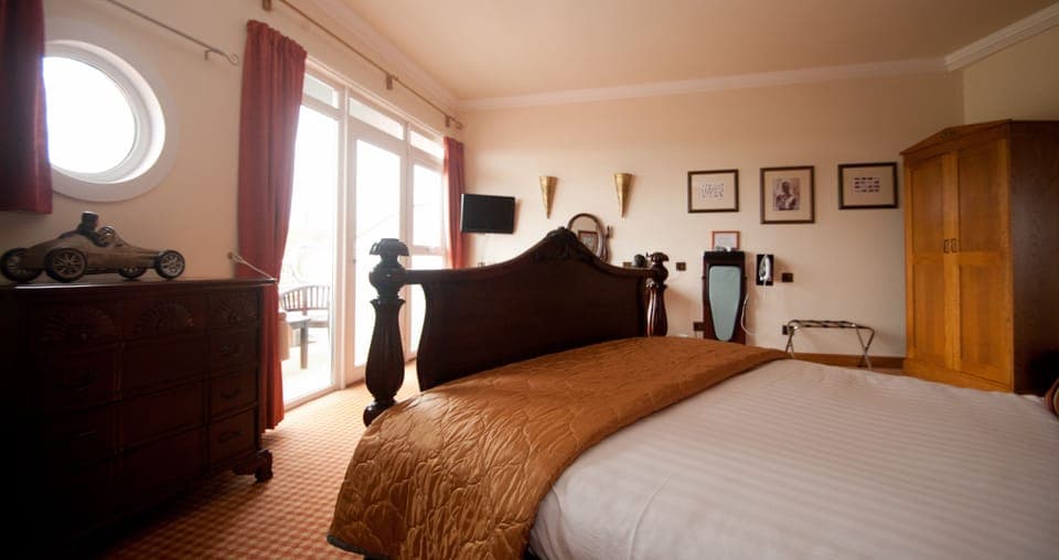 In-room safe, iron/ironing board, cribs/infant beds, rollaway beds