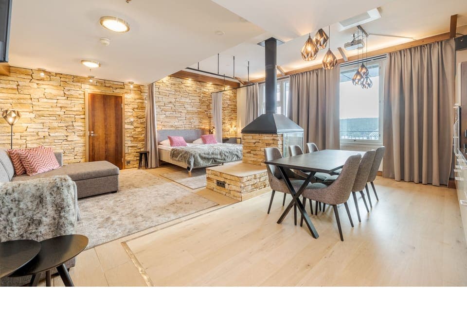 Aurora Borealis Suite | Minibar, in-room safe, free WiFi, bed sheets