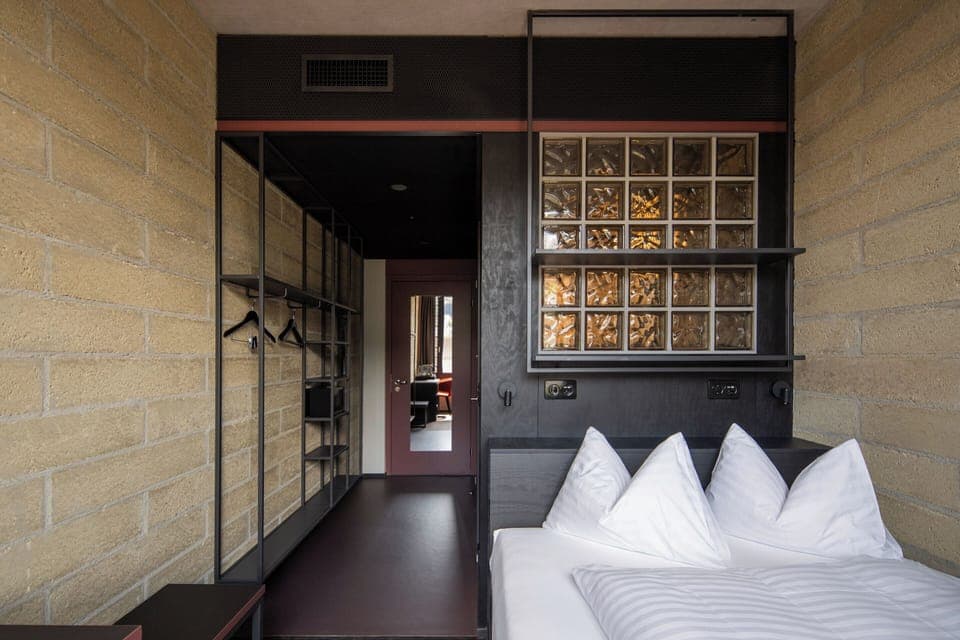 Cosy Queen | Minibar, in-room safe, desk, laptop workspace