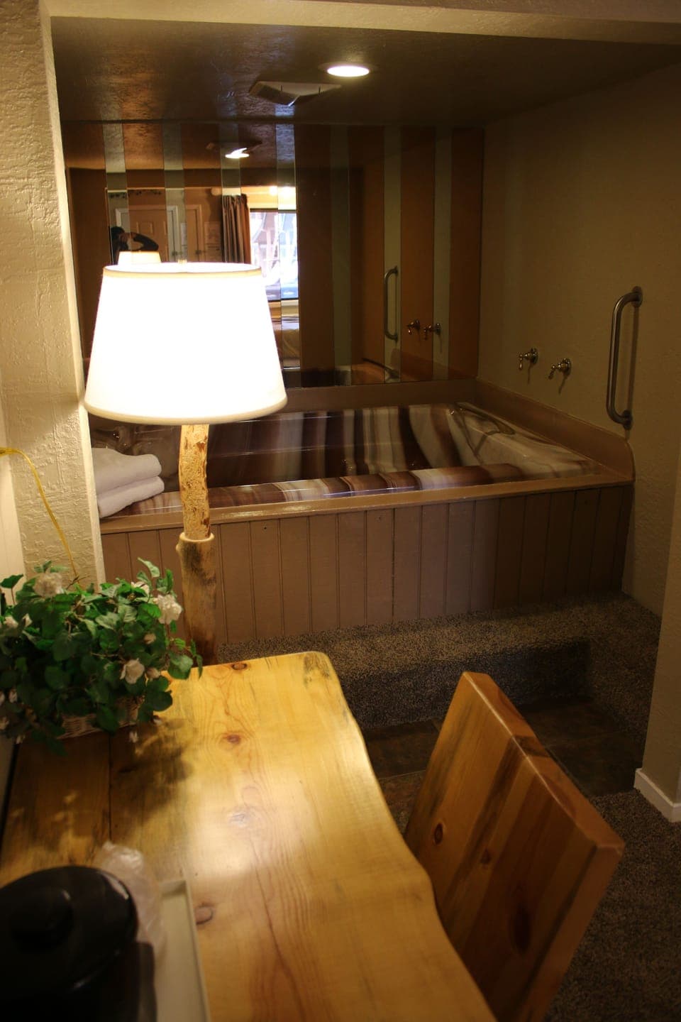 King Bed w/ Spa | Bathroom | Free toiletries, hair dryer, towels, soap