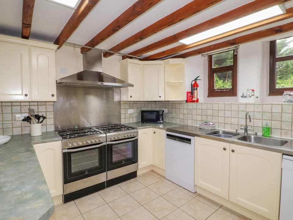 Fridge, dishwasher, cookware/dishes/utensils