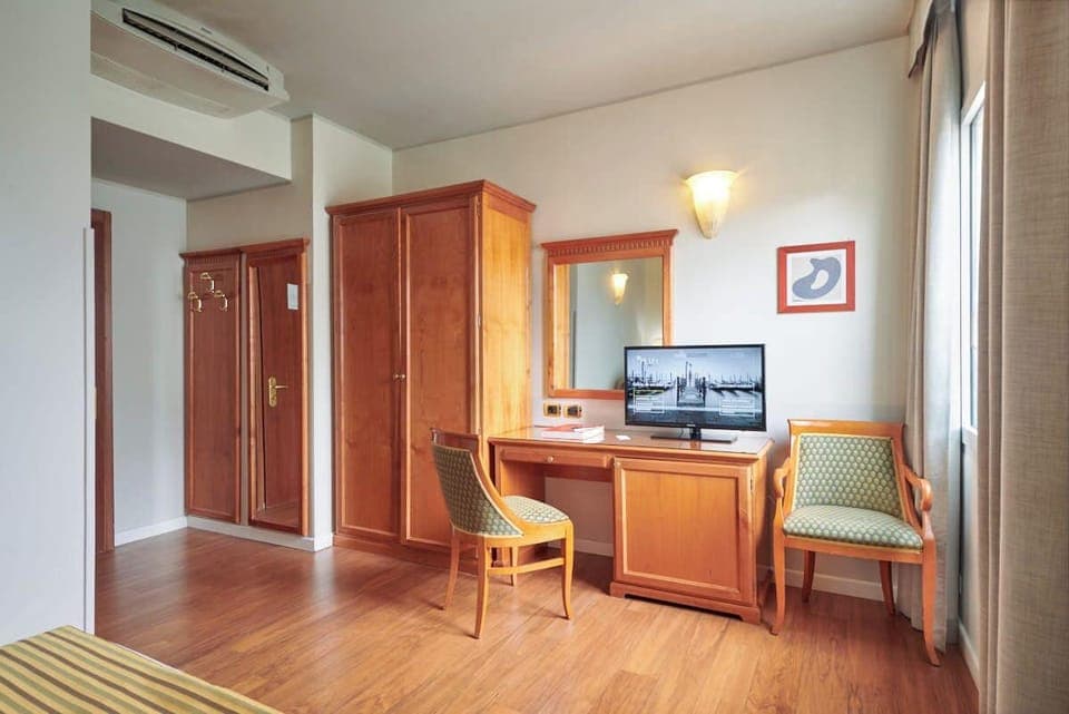 Down comforters, minibar, in-room safe, desk