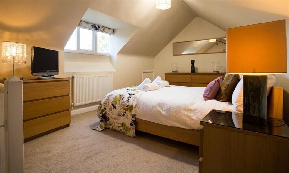 2 bedrooms, individually decorated, individually furnished, free WiFi