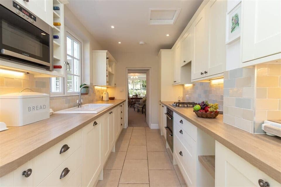 Fridge, dishwasher, cookware/dishes/utensils