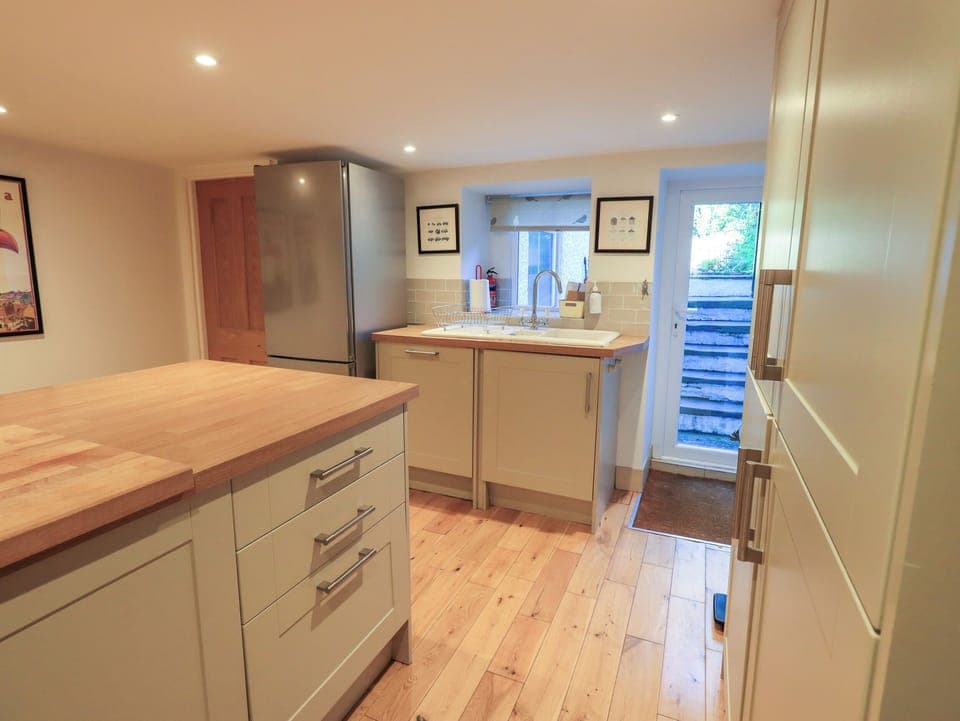 Cottage | Private kitchen | Fridge, dishwasher, cookware/dishes/utensils