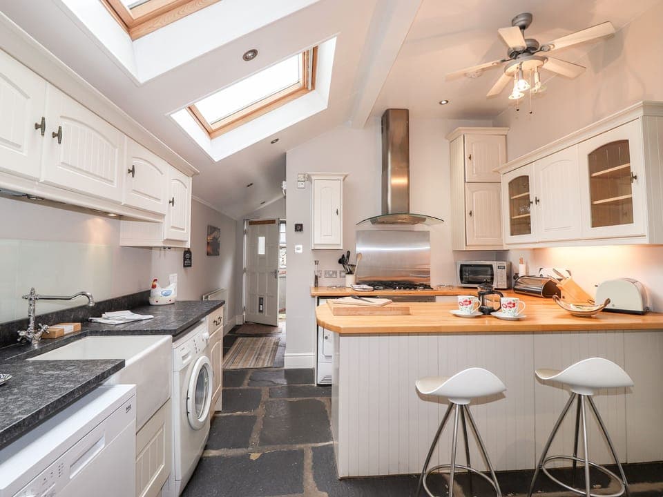 Fridge, dishwasher, cookware/dishes/utensils