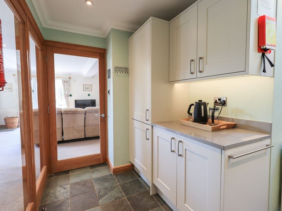 Cottage | Private kitchen | Fridge, dishwasher, cookware/dishes/utensils