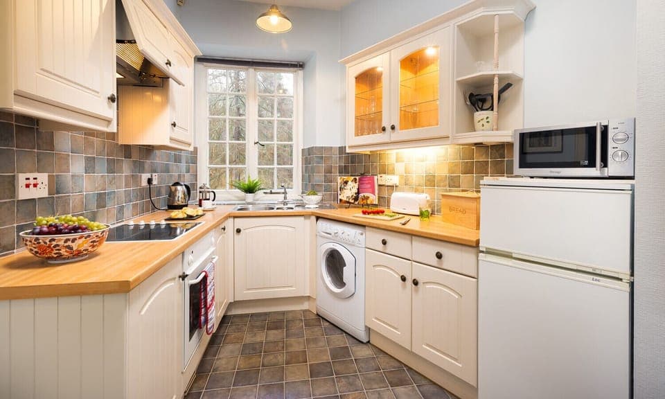 Fridge, dishwasher, cookware/dishes/utensils