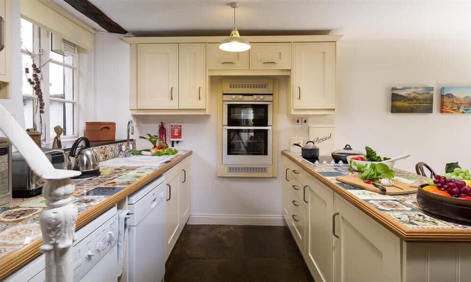 Fridge, dishwasher, cookware/dishes/utensils