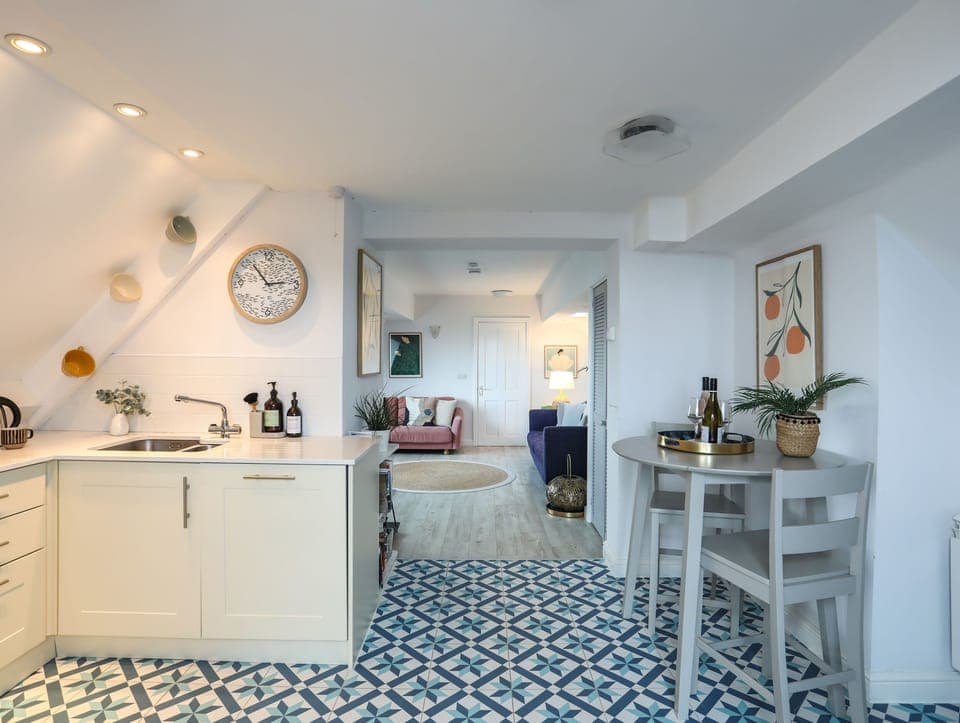 Cottage | Private kitchen | Fridge, dishwasher, electric kettle, toaster