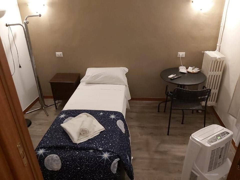 Single Room | Free WiFi