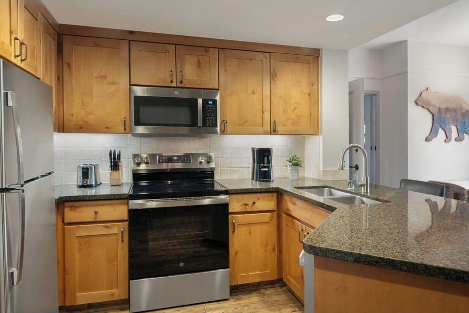 Microwave, coffee/tea maker, cookware/dishes/utensils