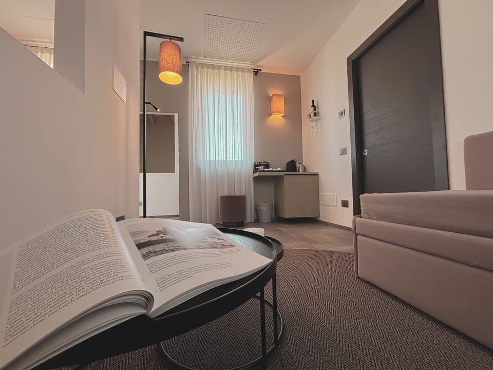 Junior Suite, Vineyard View | Living area | 40-inch Smart TV with digital channels, TV, Netflix