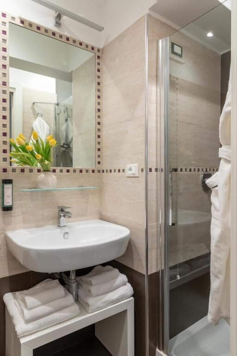 Classic Room | Bathroom | Shower, hair dryer, bathrobes, slippers