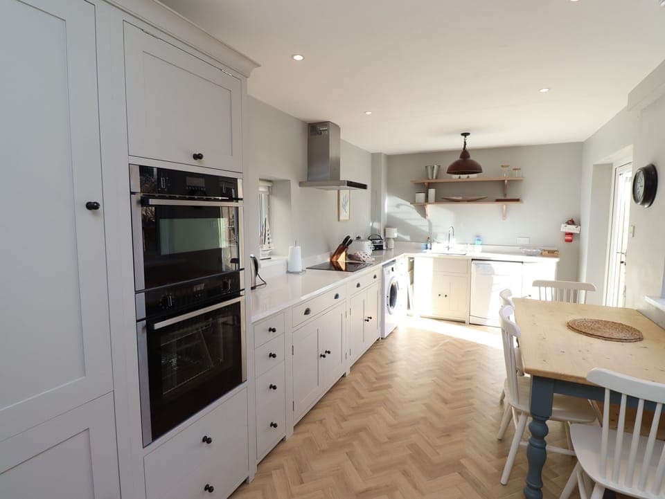 Fridge, dishwasher, cookware/dishes/utensils