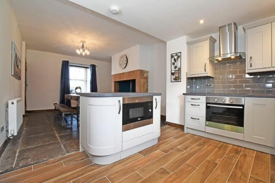 Fridge, dishwasher, cookware/dishes/utensils