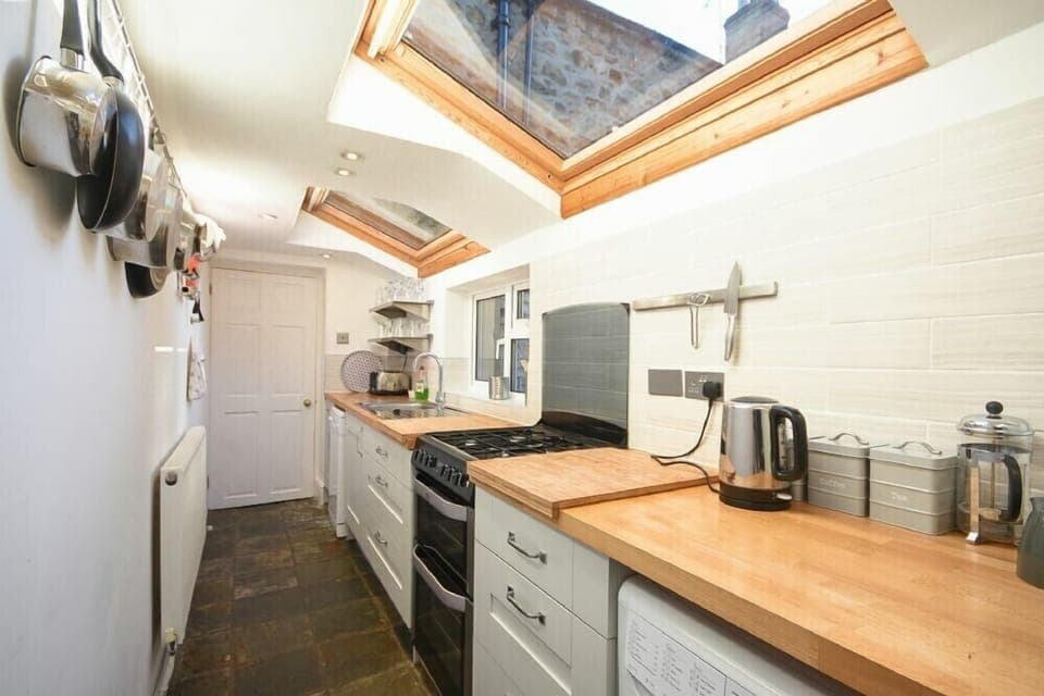 Fridge, dishwasher, cookware/dishes/utensils