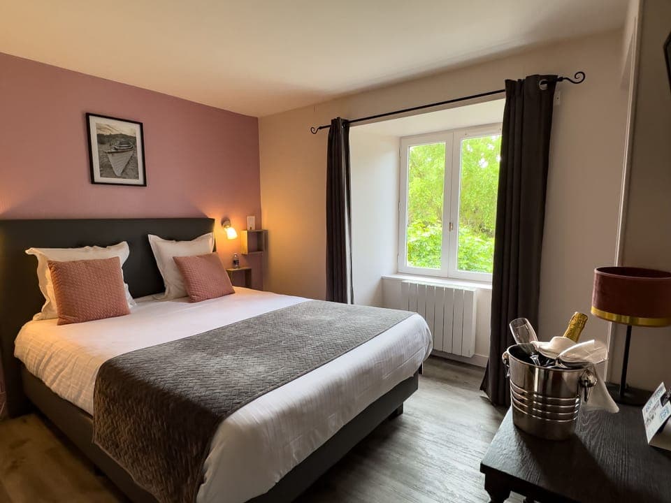 Standard Double Room | Free WiFi, bed sheets