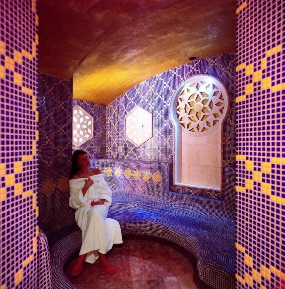 Sauna, hot tub, steam room, Turkish bath, body treatments, hydrotherapy