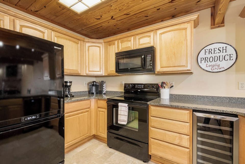 Studio (3 Bedrooms) | Property amenity