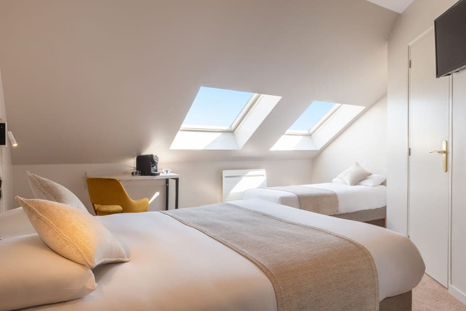 Deluxe Triple Room | Blackout drapes, iron/ironing board, free WiFi, bed sheets