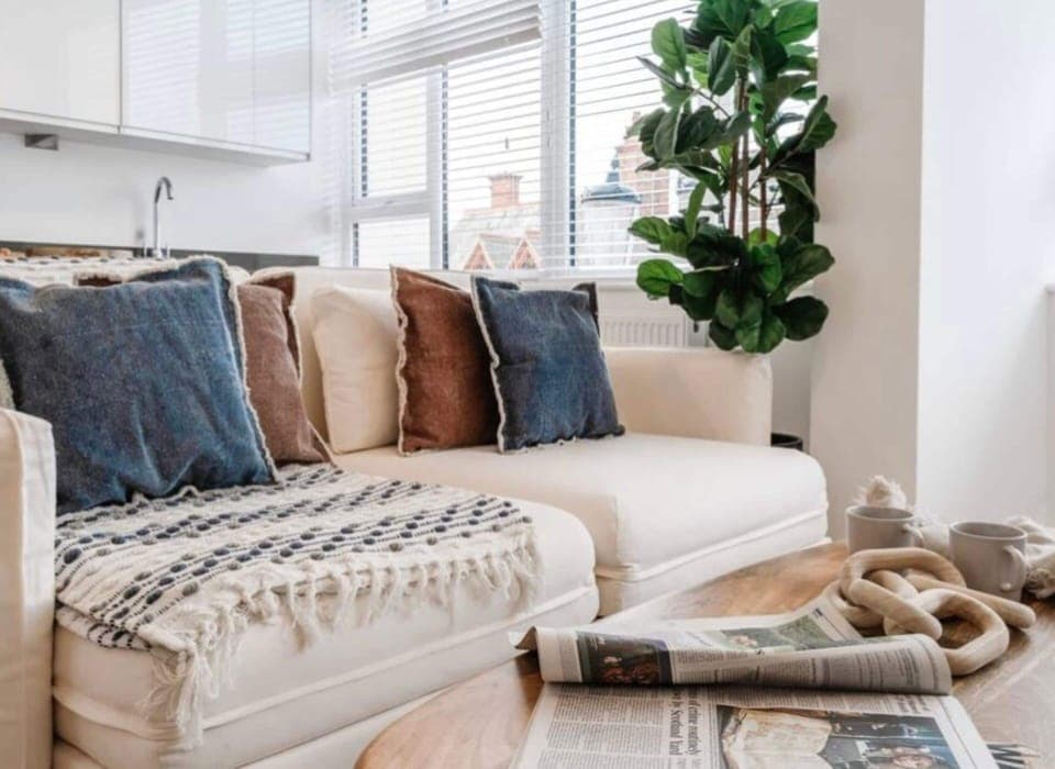 32-inch flat-screen TV with cable channels, TV