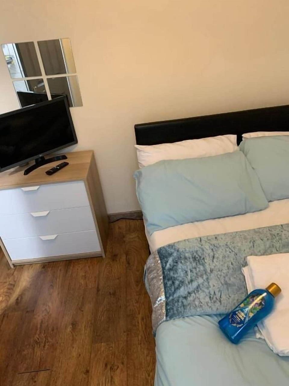 Executive House | Free minibar, individually decorated, individually furnished, desk