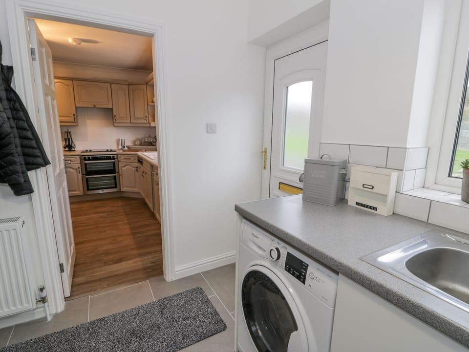 Fridge, dishwasher, cookware/dishes/utensils