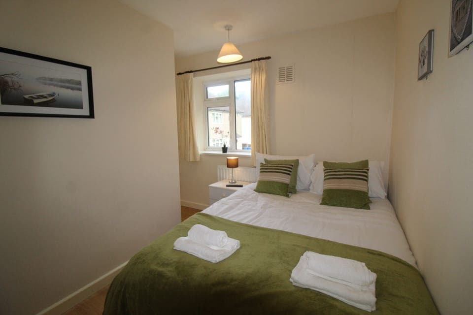 House | 5 bedrooms, blackout drapes, iron/ironing board, free WiFi