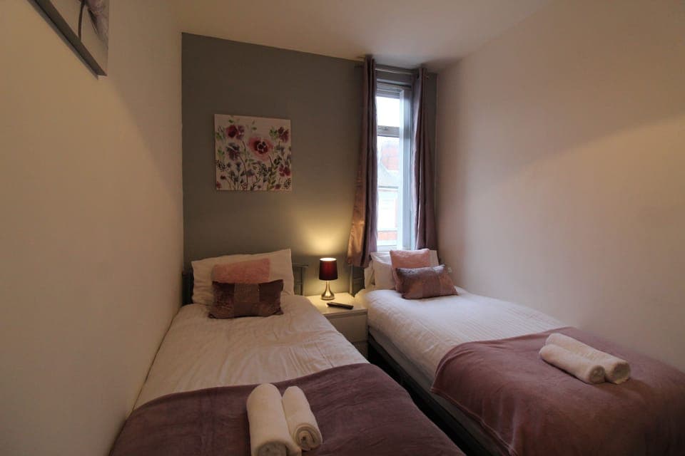 House | 5 bedrooms, free WiFi