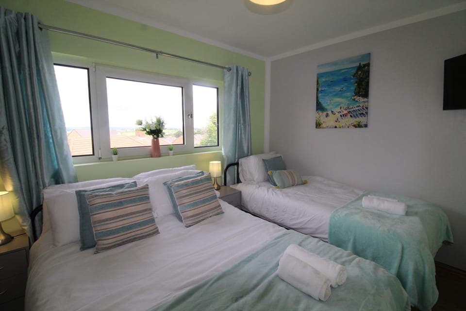 House | 5 bedrooms, free WiFi