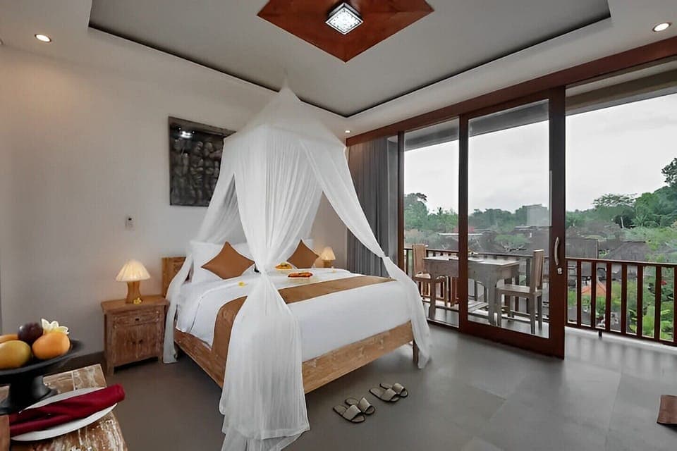 Deluxe Room | Desk, laptop workspace, iron/ironing board, free WiFi