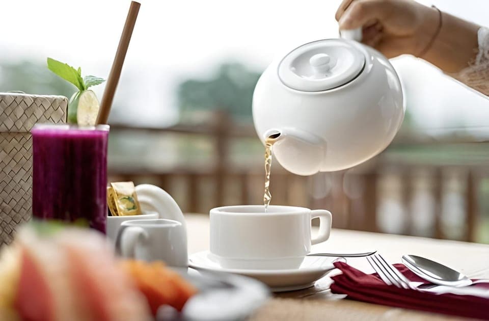 Daily continental breakfast (IDR 121000 per person)