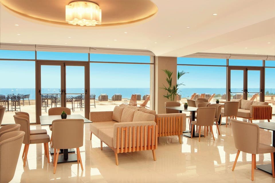 6 bars/lounges, 3 poolside bars, swim-up bar, beach bar